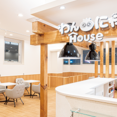 【京都】四条河原町にペット同伴OKのカフェ&ショップ「わんにゃHouse」がグランドオープン