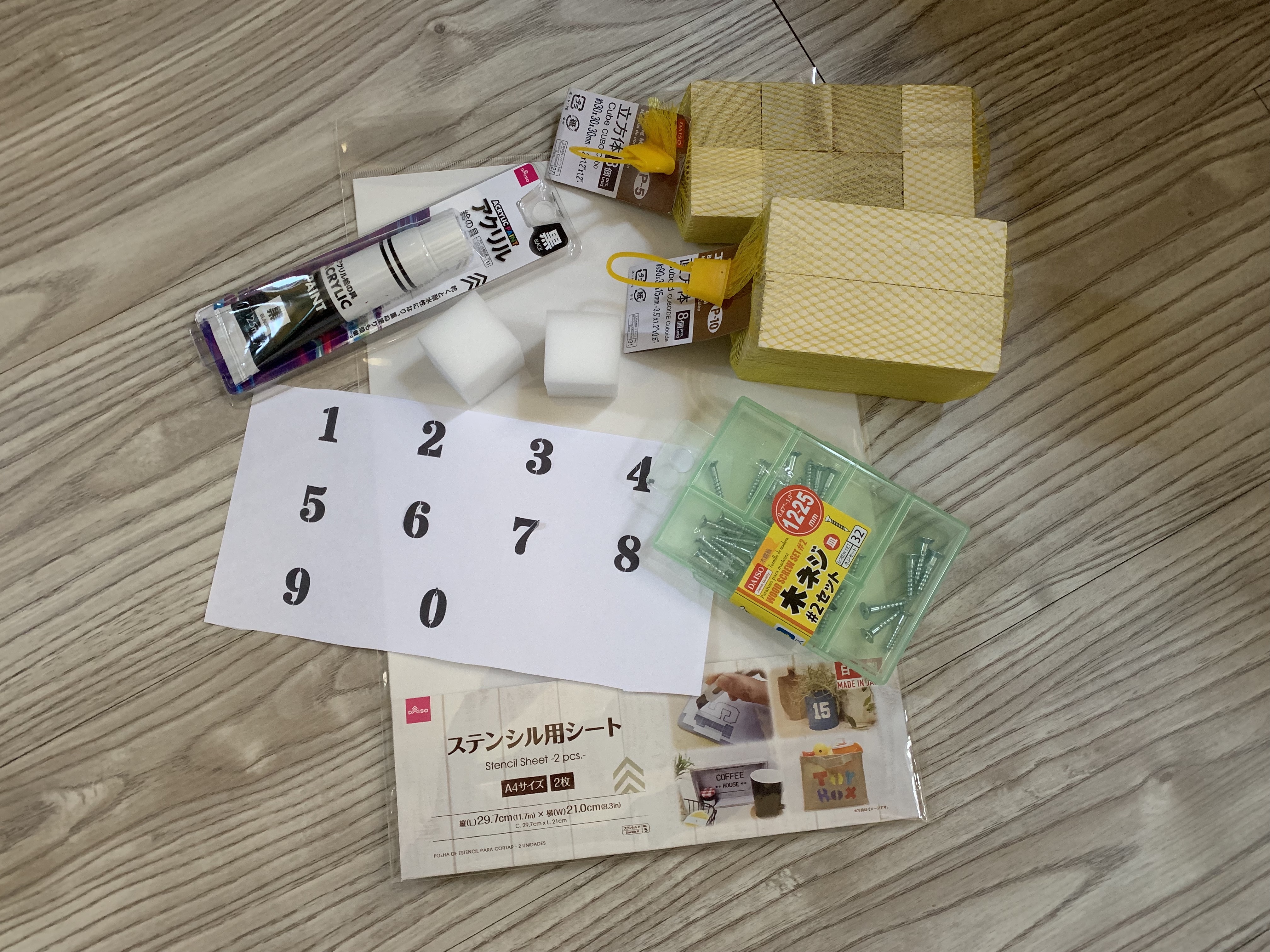 ずっと使える♡ペット写真を飾れる「万年カレンダー」を100均でDIY!