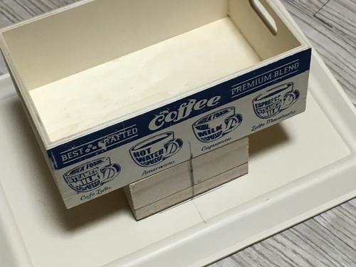 わんちゃん&ねこちゃんに使える「食事台」を100均グッズでDIY